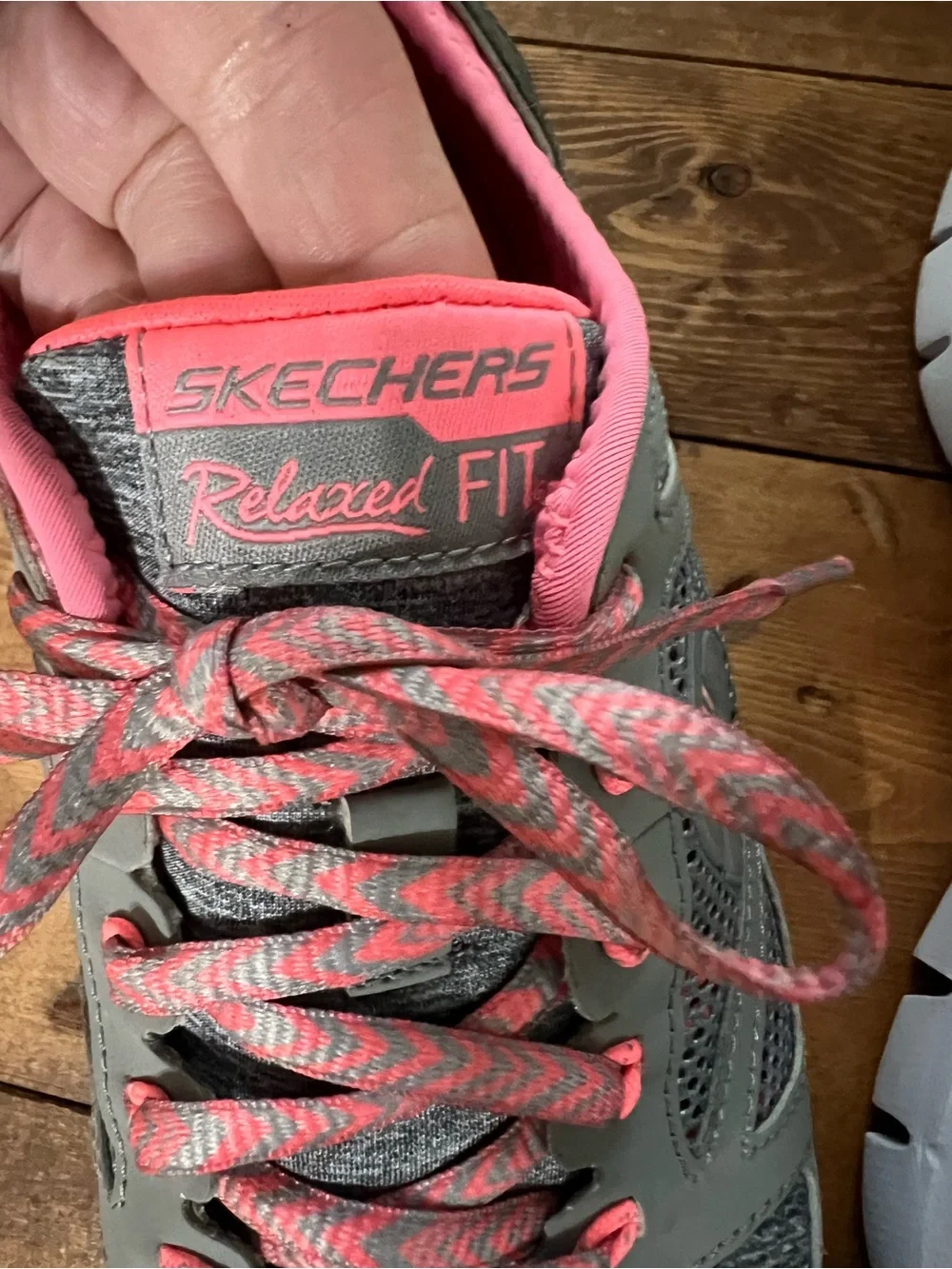 Sketchers Memory Foam Relaxed Fit Sneakers Womens 7.5 Pink Gray
